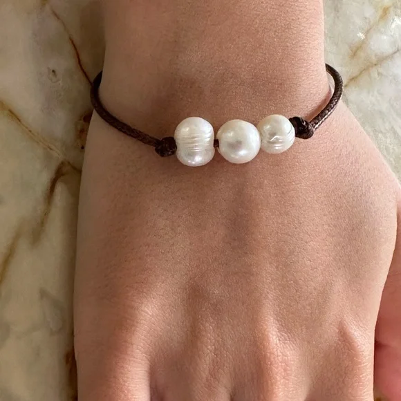 Freshwater Hawaiian Bracelet with Brown adjustable Cord - Picture 5 of 6